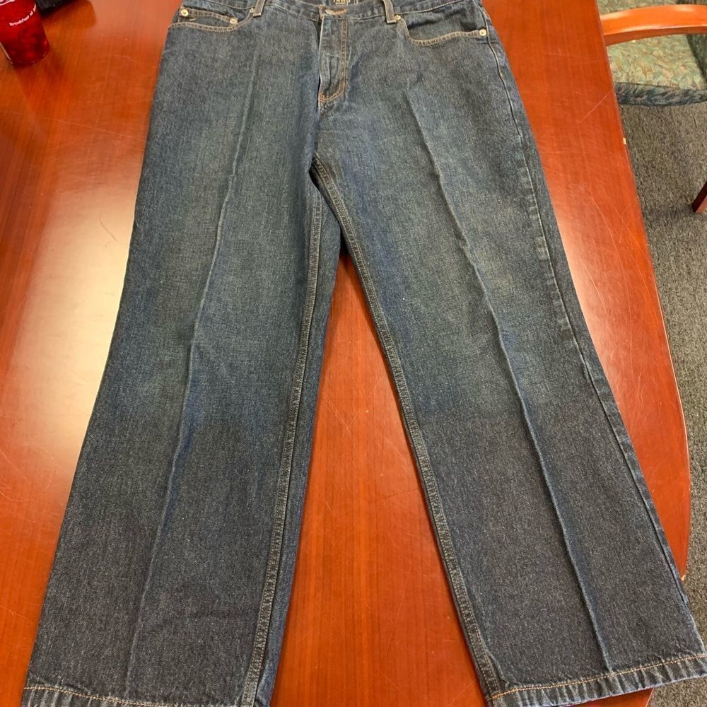IZOD Mens Relaxed Fit Jeans sz 36 x 29 EUC